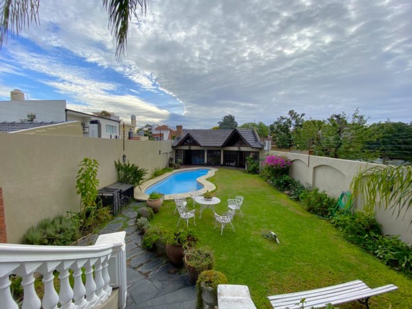 Chalet en venta en Castelar Norte de 5 ambientes!
