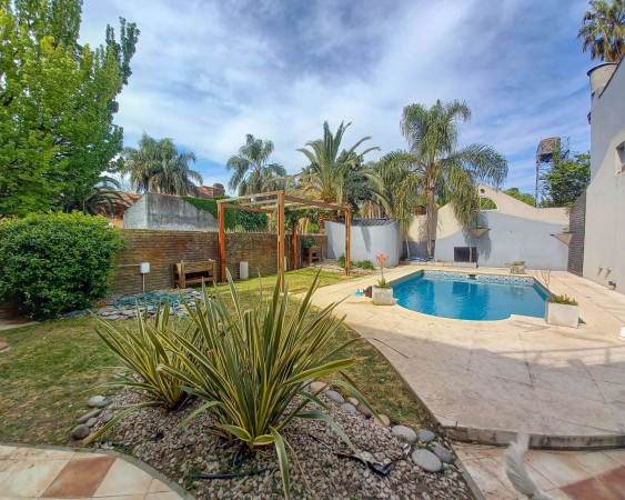 Casa en Venta en excelente zona de Castelar Norte - 6 ambientes