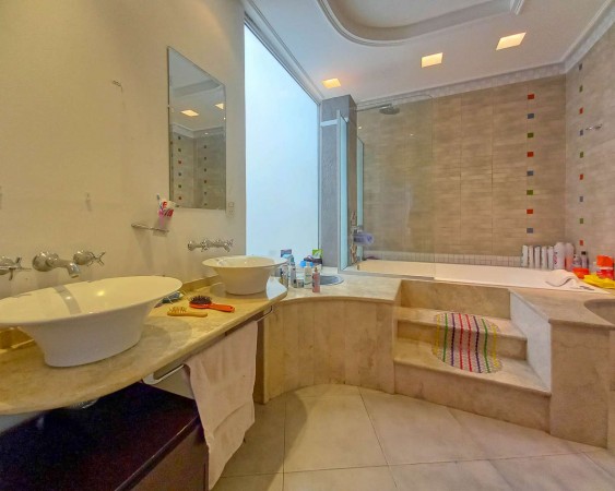 Casa en Venta en excelente zona de Castelar Norte - 6 ambientes