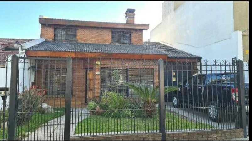 Besares 584 ‼ Chalet 5 ambientes... acepta Permutas