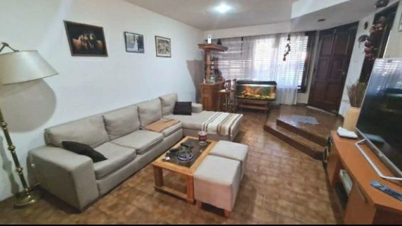 Besares 584 ‼ Chalet 5 ambientes... acepta Permutas