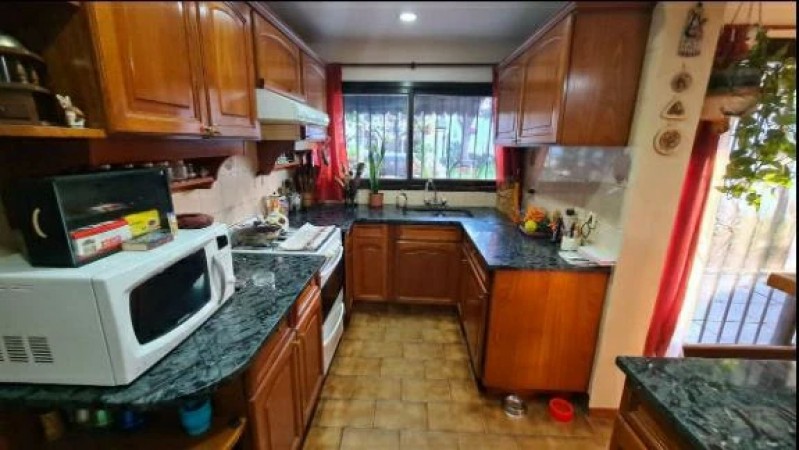 Besares 584 ‼ Chalet 5 ambientes... acepta Permutas