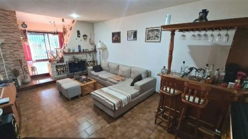 Besares 584 ‼ Chalet 5 ambientes... acepta Permutas
