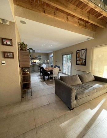 Casa en Venta en Parque Leloir - 5 ambientes!