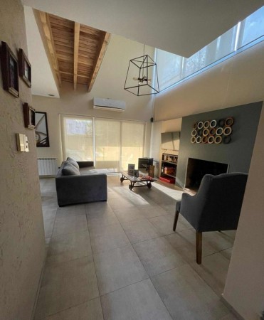 Casa en Venta en Parque Leloir - 5 ambientes!