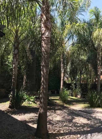 Casa en Venta en Castelar sobre Av. Sarmiento - 4 ambientes! Permuta!