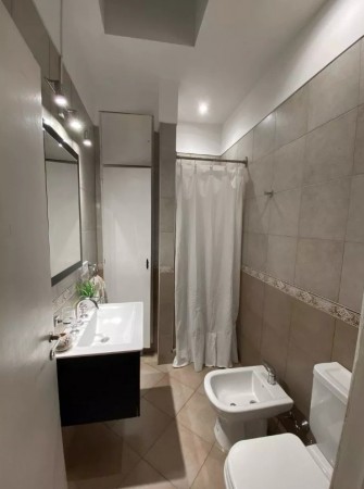Casa en Venta en Castelar sobre Av. Sarmiento - 4 ambientes! Permuta!