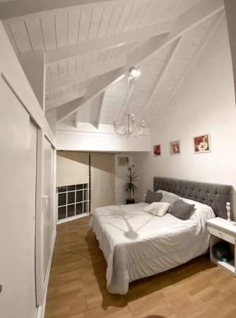 Casa en Venta en Castelar sobre Av. Sarmiento - 4 ambientes! Permuta!