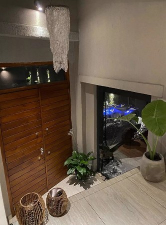 Casa en Venta en Castelar sobre Av. Sarmiento - 4 ambientes! Permuta!