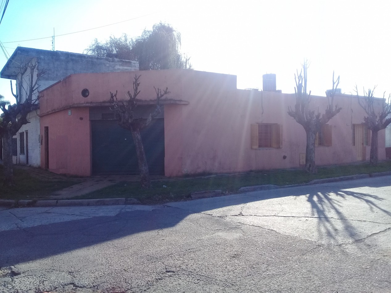 Chivilcoy 2608 - Casa 3 ambientes mas Local !!!