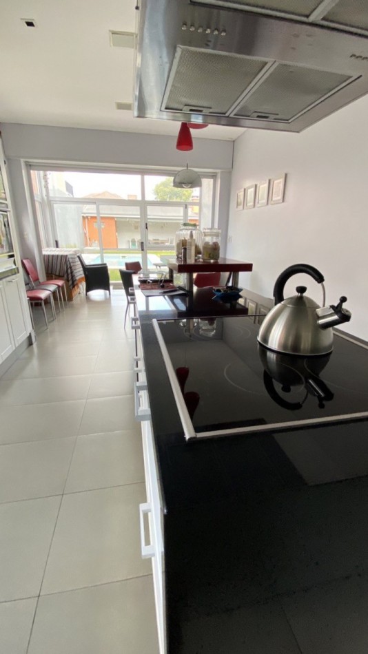 Casa en Venta en Excelente Zona de Ituzaingo - 5 ambientes