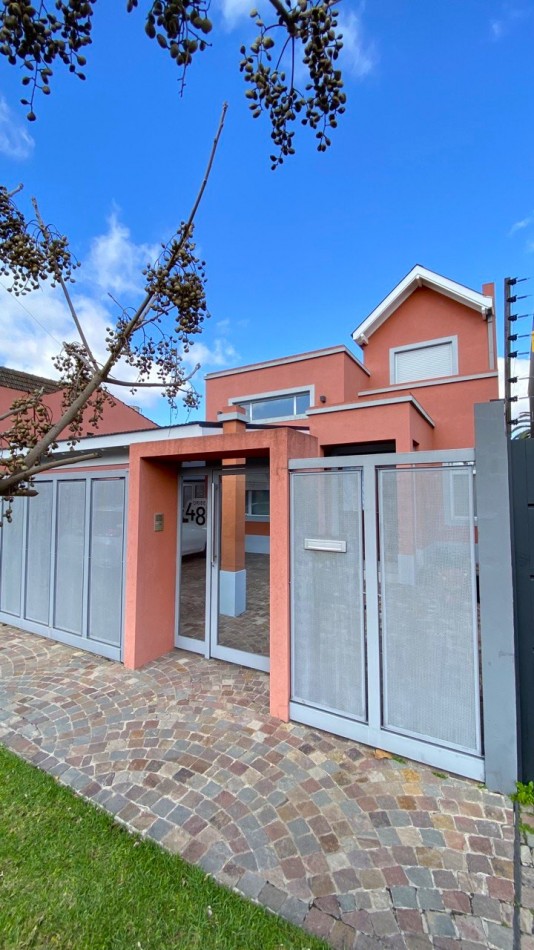 Casa en Venta en Excelente Zona de Ituzaingo - 5 ambientes