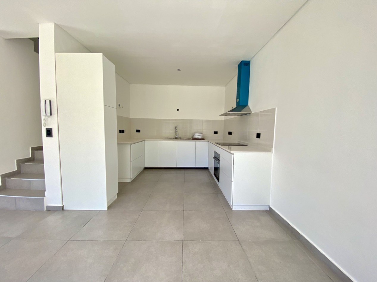 Casa en venta a estrenar - 4 ambientes!