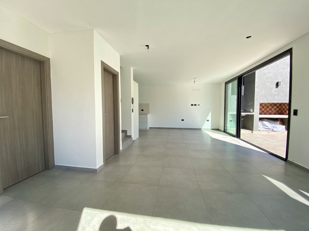 Casa en venta a estrenar - 4 ambientes!