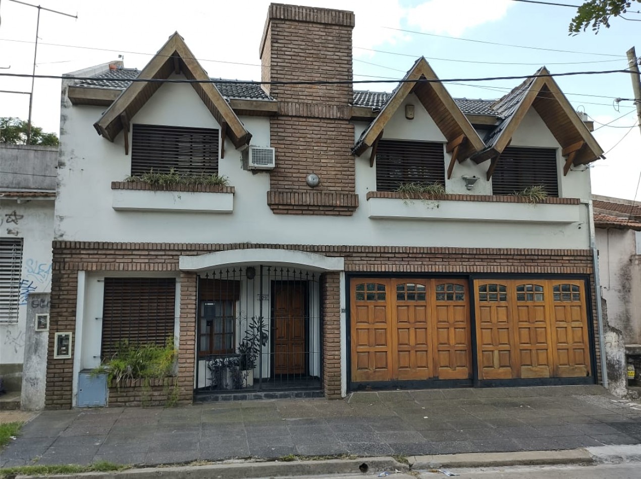 Rivadavia 19.291 - Chalet 6 ambientes