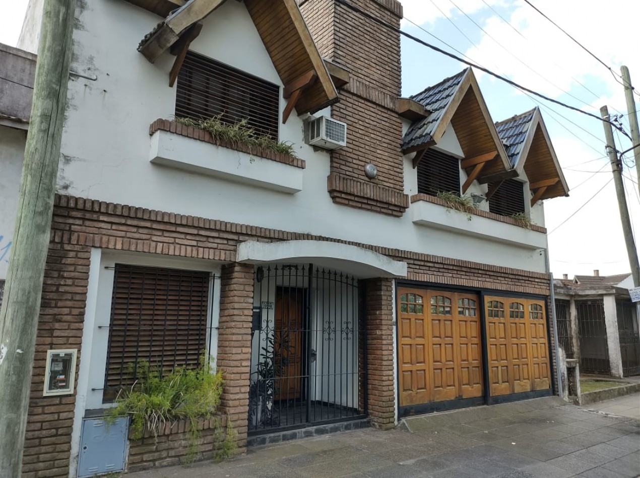 Rivadavia 19.291 - Chalet 6 ambientes