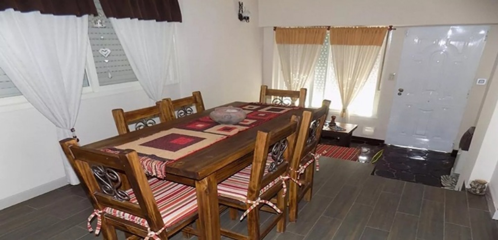 Chalet 3 ambientes! Impecable ... Permuta