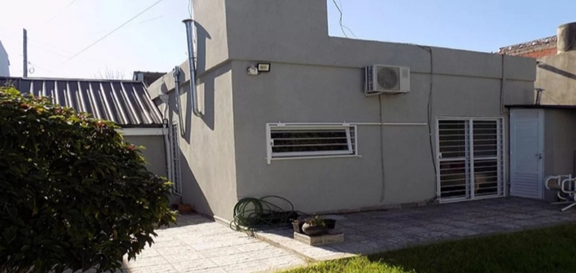 Chalet 3 ambientes! Impecable ... Permuta