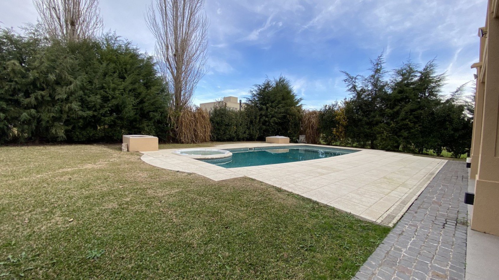 Casa en venta en Country La Concepcion - Lujan - 5 ambientes!