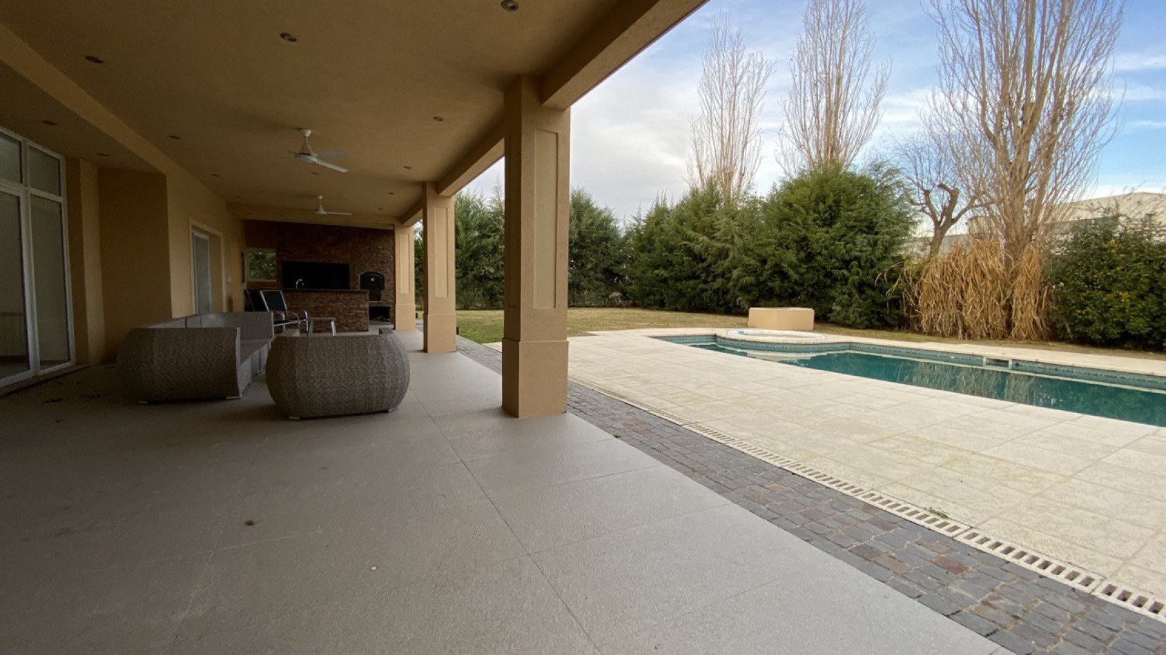 Casa en venta en Country La Concepcion - Lujan - 5 ambientes!