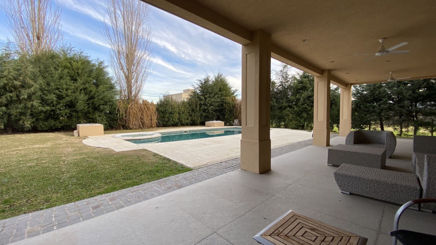 Casa en venta en Country La Concepcion - Lujan - 5 ambientes!