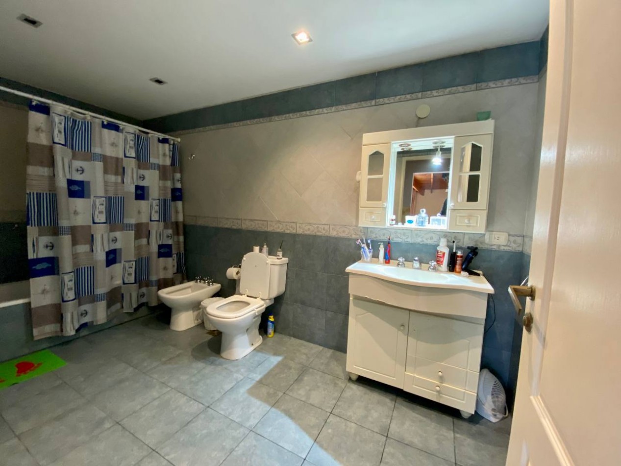 Casa en Venta en Castelar Sur - 5 ambientes!