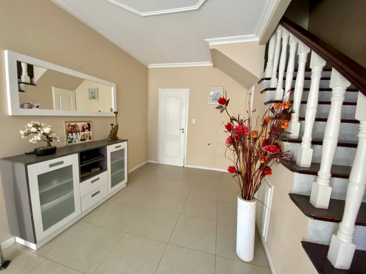Casa en Venta en Castelar Sur - 5 ambientes!