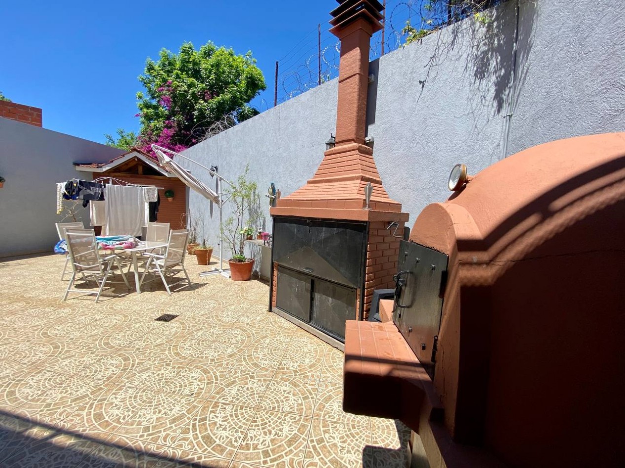 Casa en Venta en Castelar Sur - 5 ambientes!