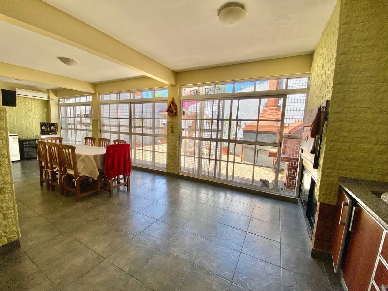 Casa en Venta en Castelar Sur - 5 ambientes!