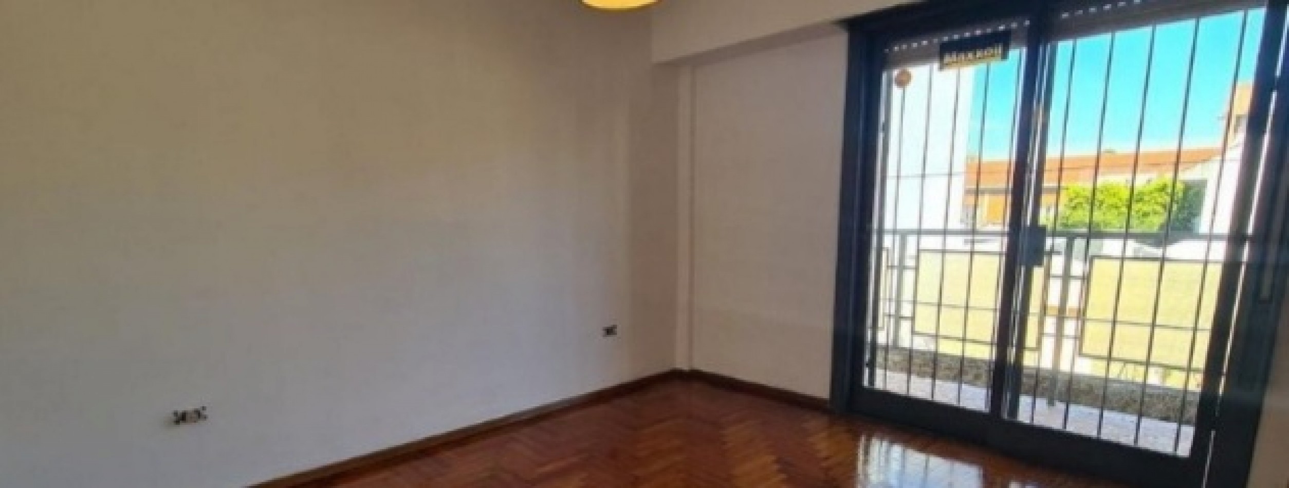 Casa 4 ambientes + 2 locales ! Financia Dueño