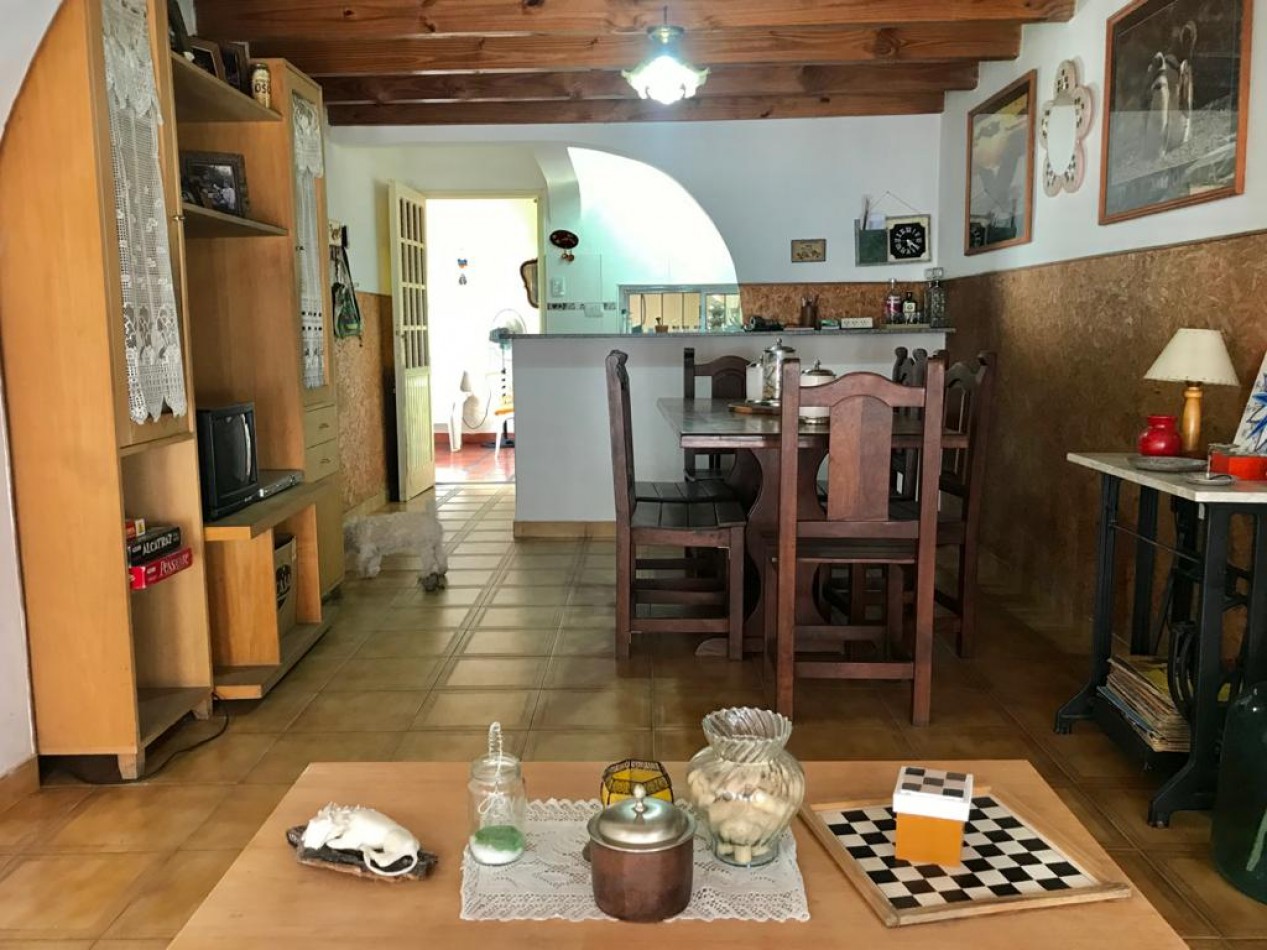 Munilla 2300 ! Chalet 4 ambientes ... Acepta Permuta