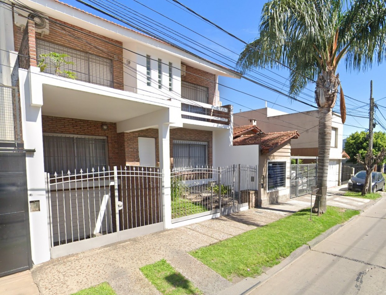 Casa en venta en Castelar Norte - 5 ambientes!