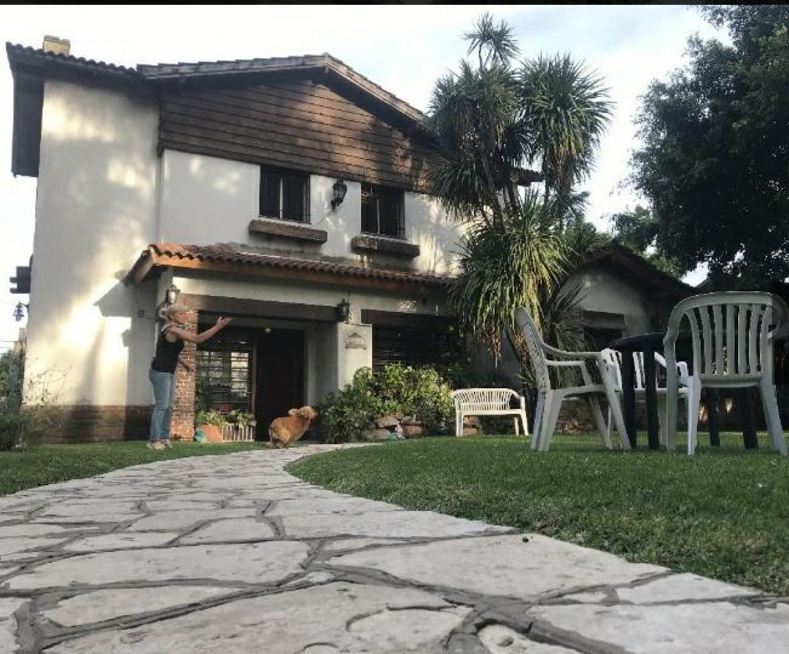 Chalet con salida a 2 calles