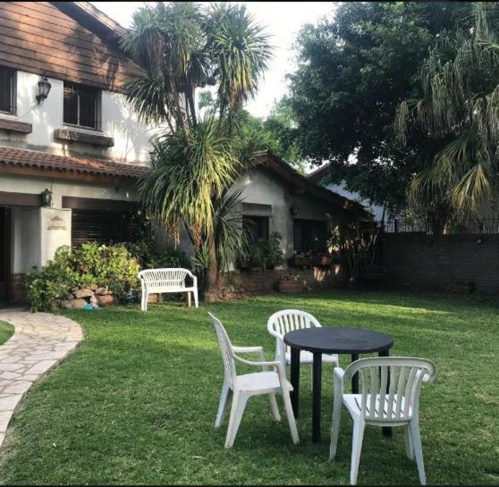 Chalet con salida a 2 calles