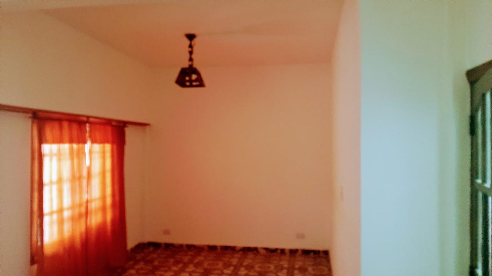 Chalet 5 ambientes sobre Colectora