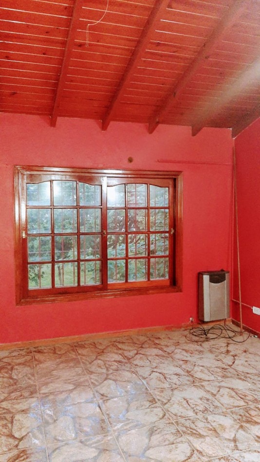 Chalet 5 ambientes sobre Colectora