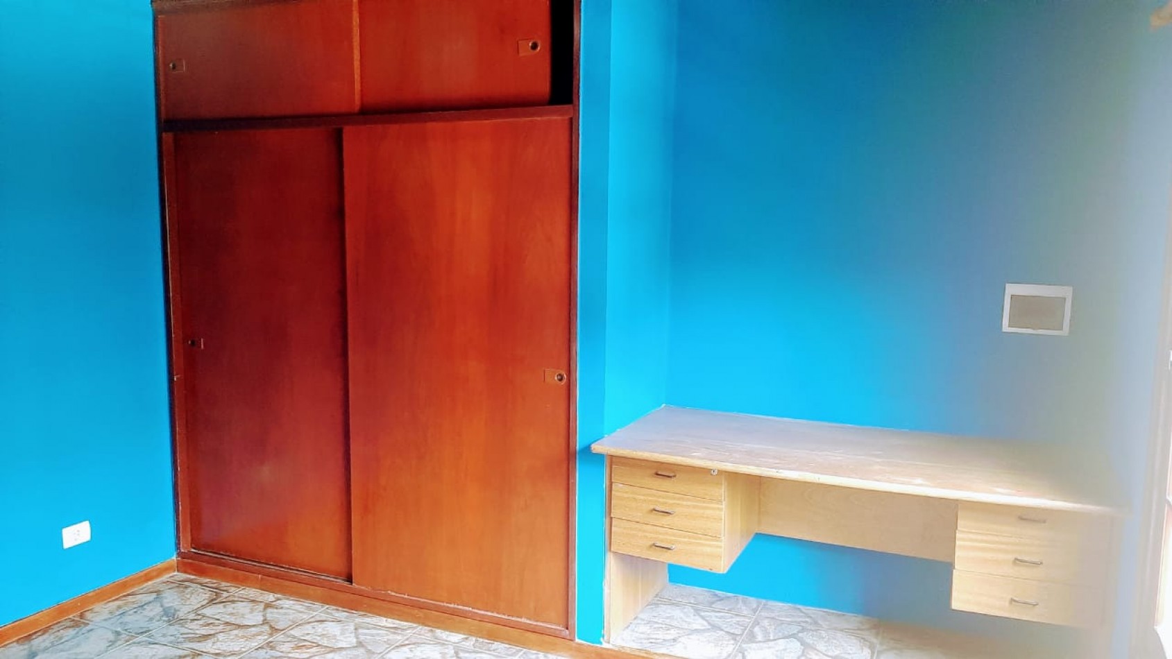 Chalet 5 ambientes sobre Colectora