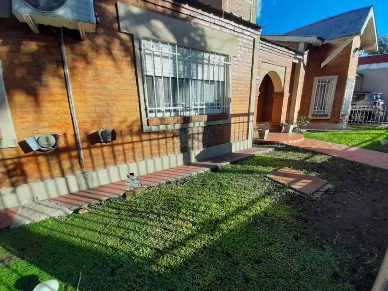 24 de Octubre 1672! Impecable casa 5 ambientes