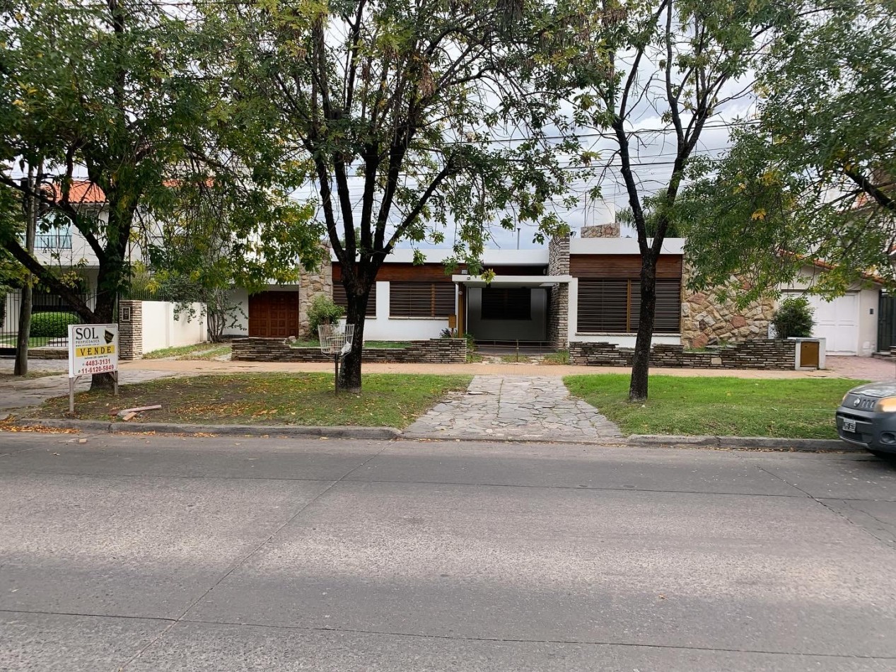 Avenida Sarmiento y Avellaneda ! Americana 5 ambientes