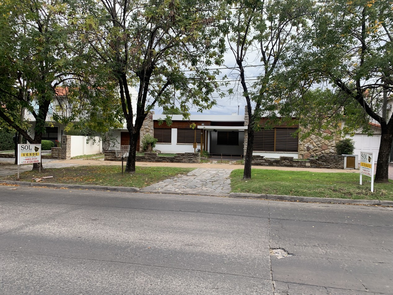Avenida Sarmiento y Avellaneda ! Americana 5 ambientes