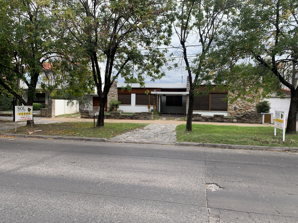 Avenida Sarmiento y Avellaneda ! Americana 5 ambientes