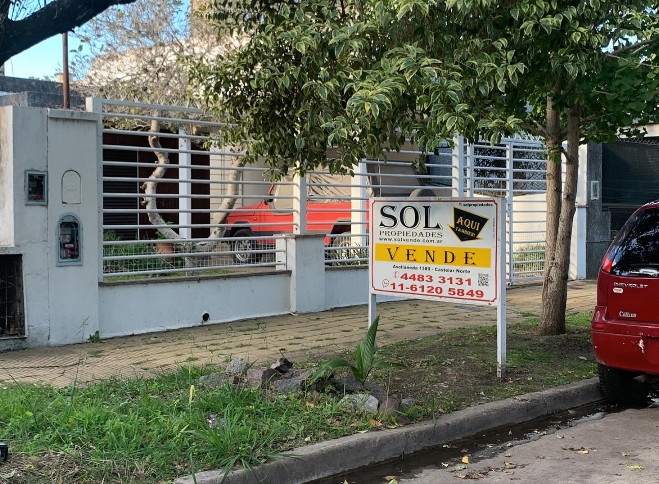 Pedro Goyena 2800 ! Casa 4 ambientes a reciclar