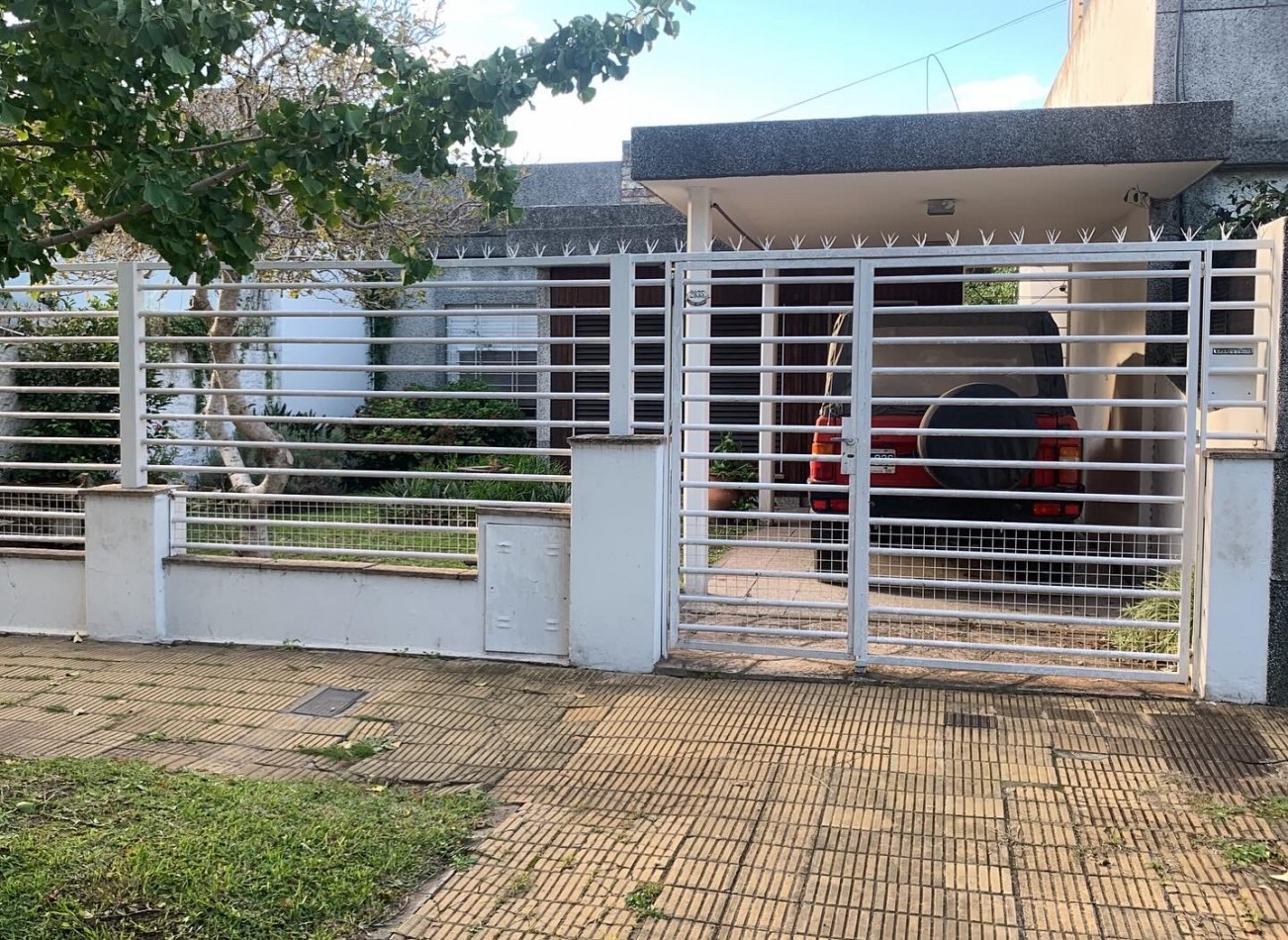 Pedro Goyena 2800 ! Casa 4 ambientes a reciclar