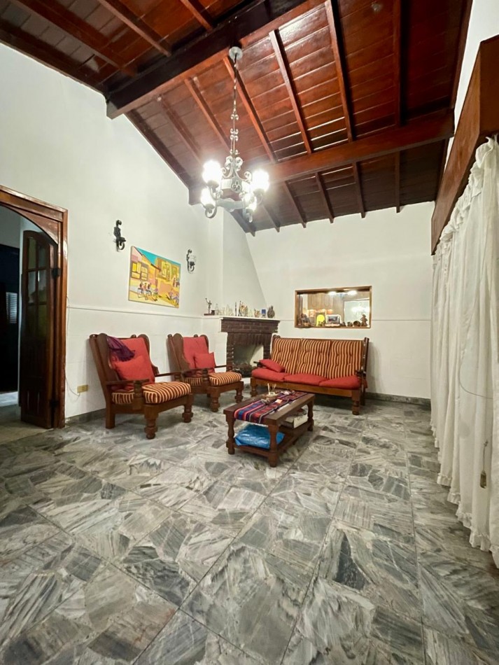 Chalet 4 ambientes ! Impecable