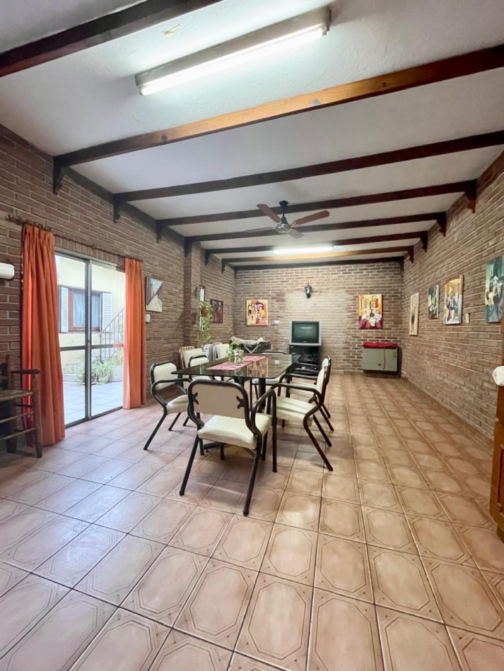 Chalet 4 ambientes ! Impecable