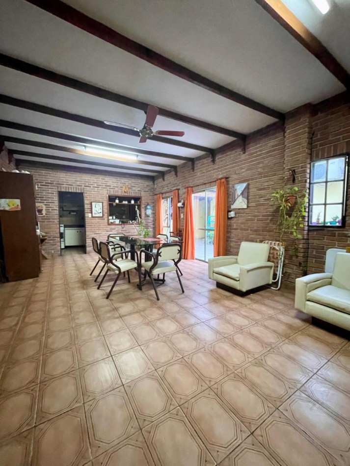Chalet 4 ambientes ! Impecable