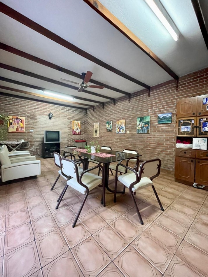Chalet 4 ambientes ! Impecable