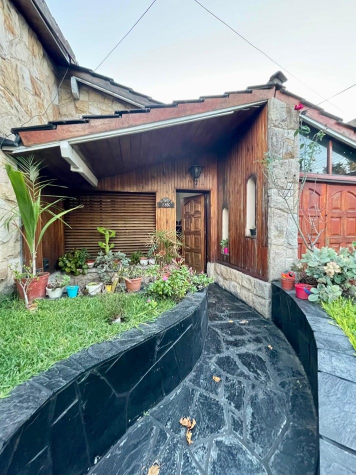 Chalet 4 ambientes ! Impecable