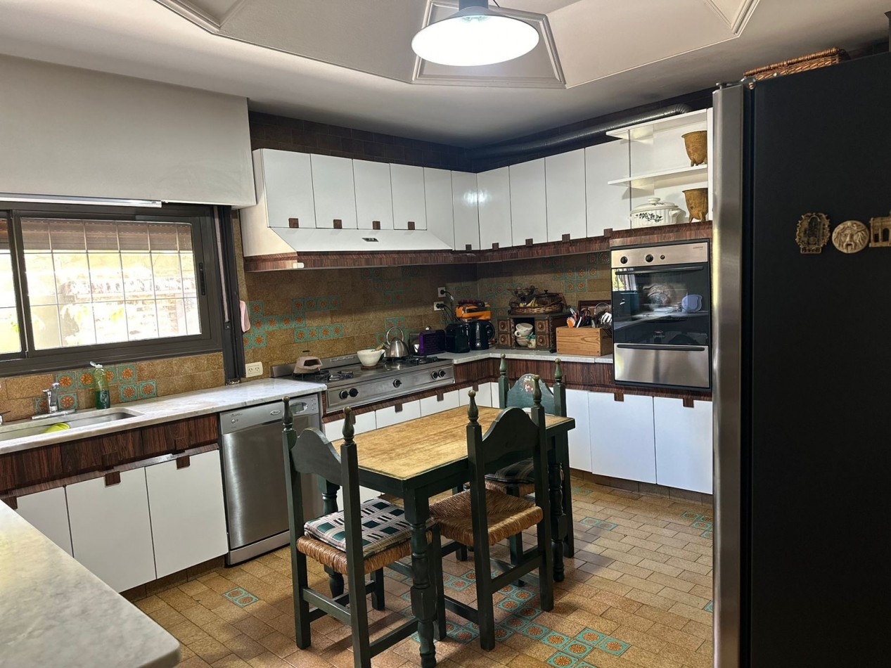 Larralde 1890 - Chalet en exclusiva ubicacion