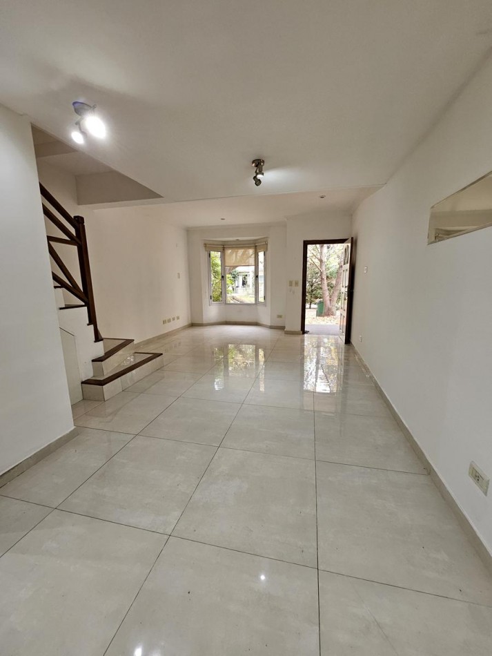 Triplex en Venta en Country Haras Maria Del Parque - 4 ambientes!